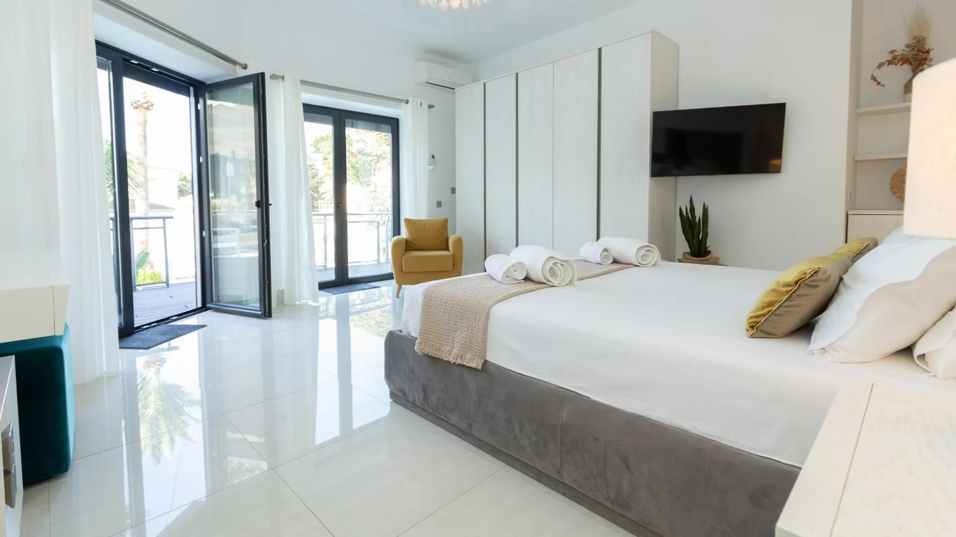 Villa Dune, Luxury Villa, 5 Min Walk To The Beach Marbella