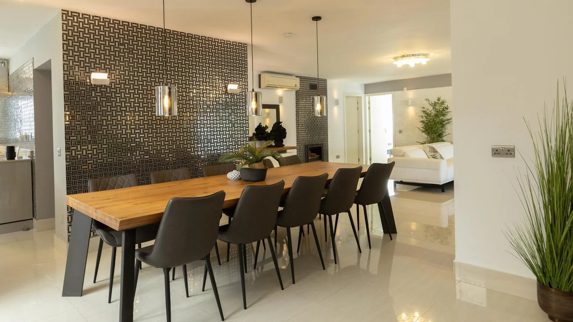 Villa Dune, Luxury Villa, 5 Min Walk To The Beach Marbella